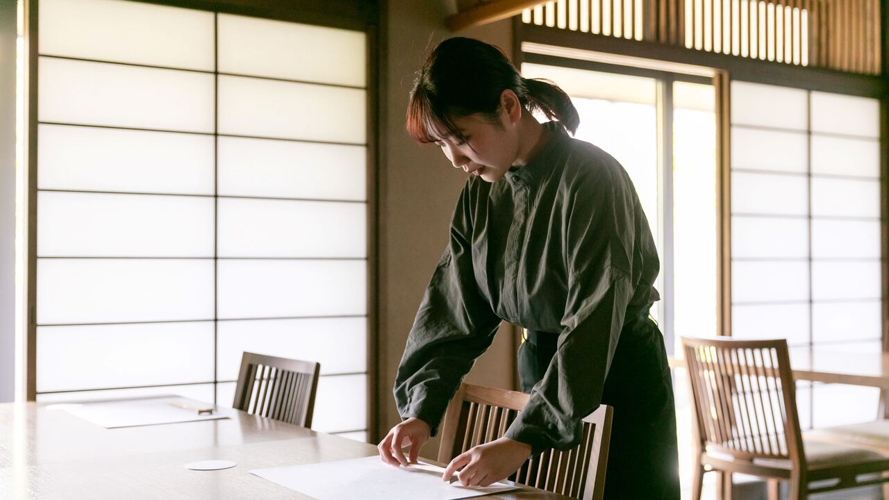 由縁で働く人の写真2枚目