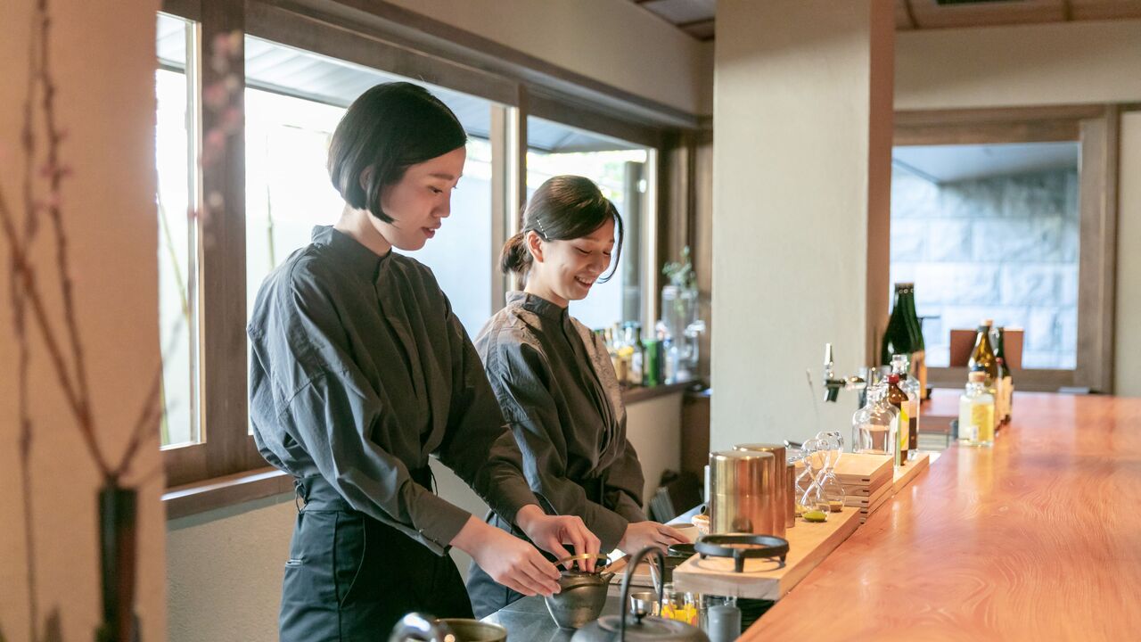 由縁で働く人の写真4枚目