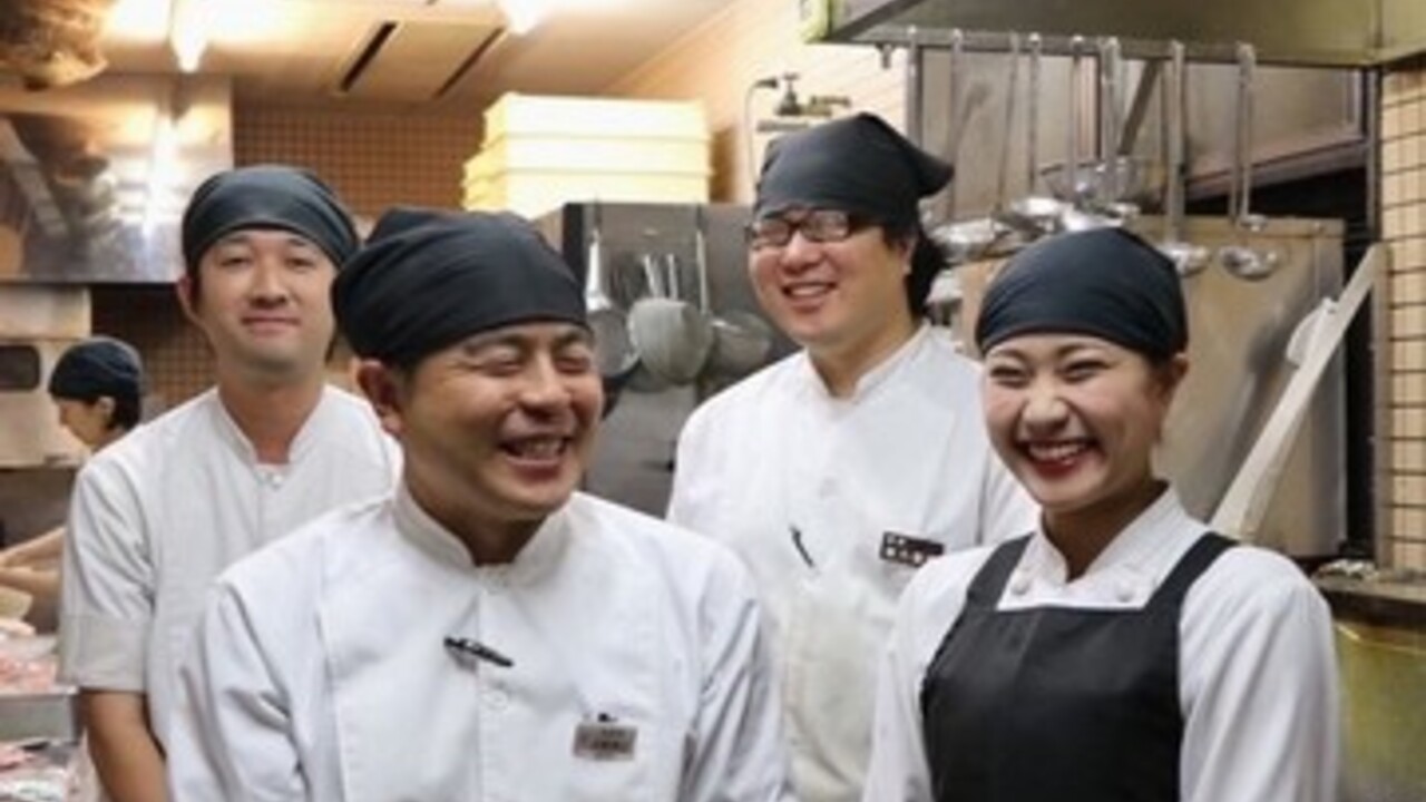 土房で働く人の写真1枚目