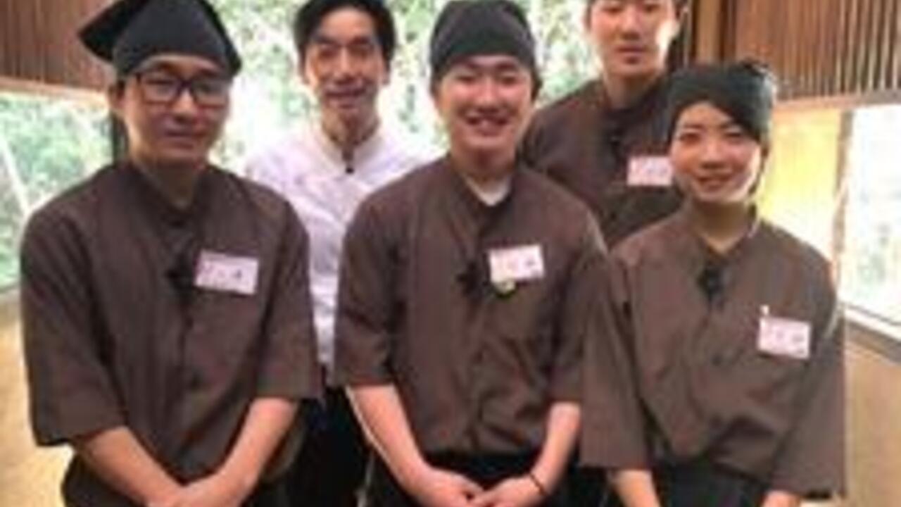 土房で働く人の写真2枚目