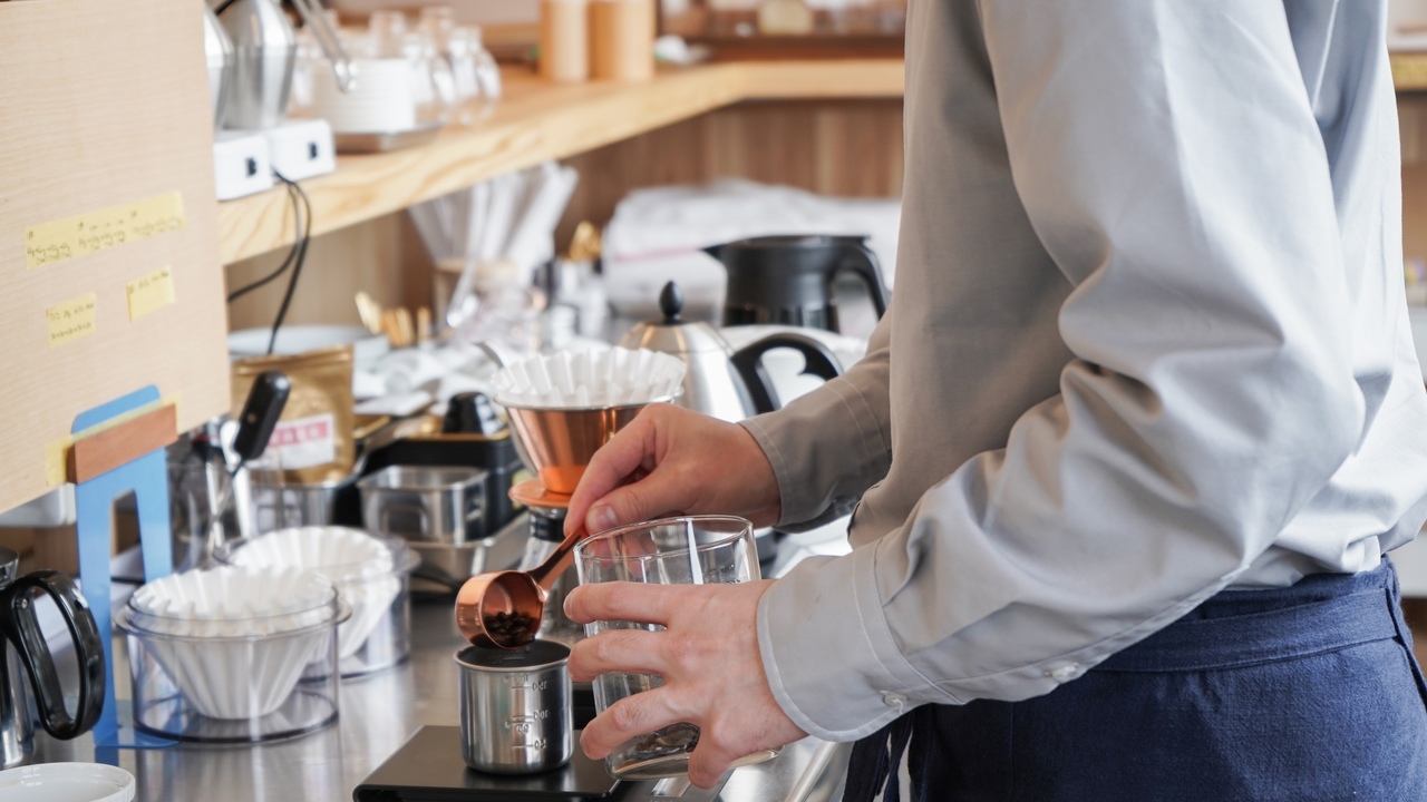 cafe letterで働く人の写真1枚目