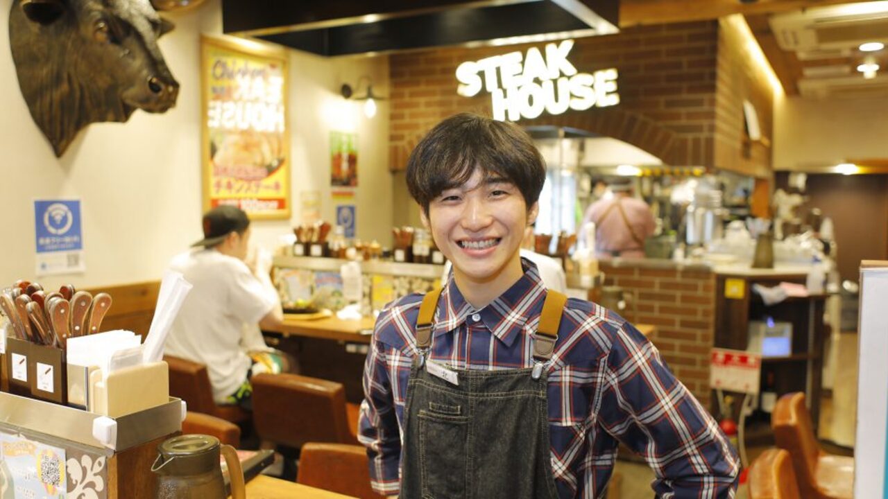 B級グルメ研究所で働く人の写真1枚目