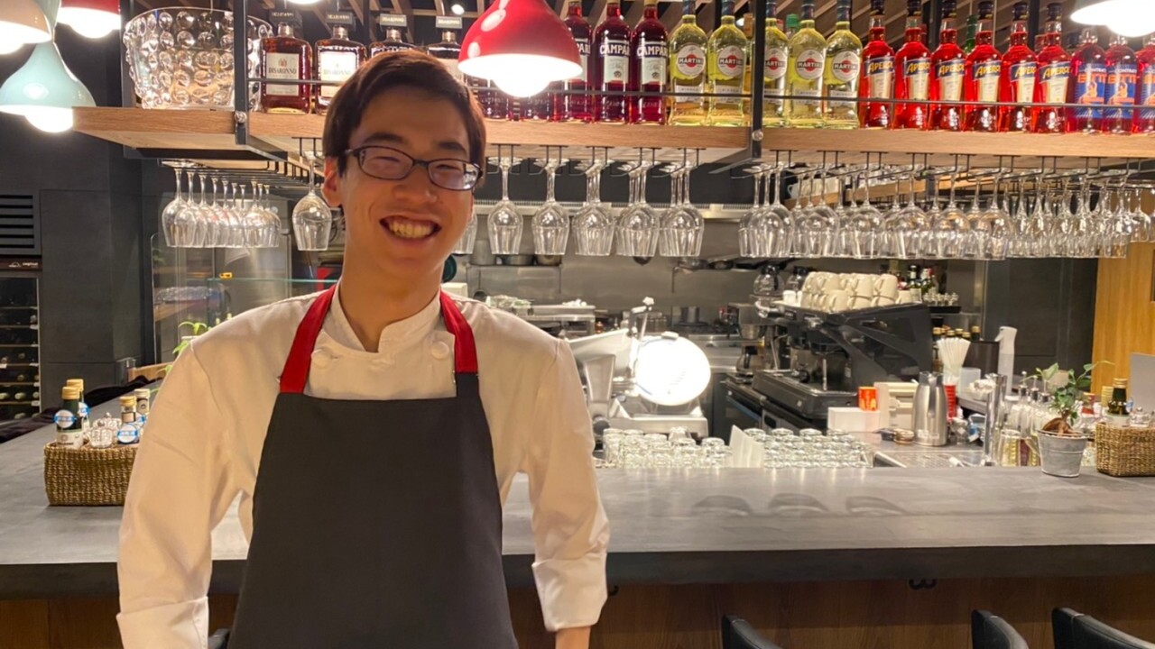 オービカ モッツァレラバーで働く人の写真1枚目