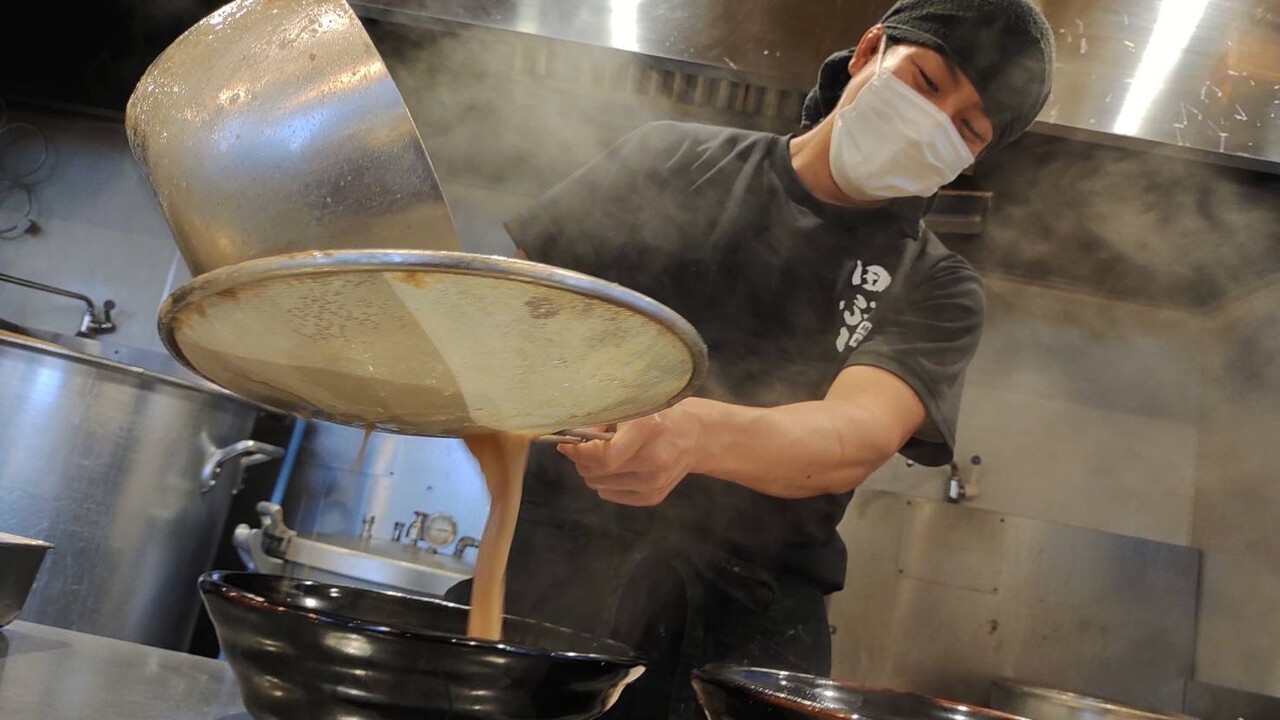 麺処田ぶしで働く人の写真1枚目