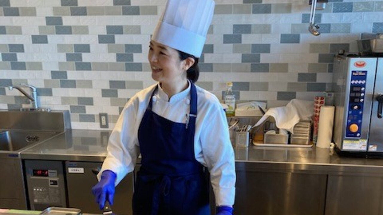 日本青年館ホテルレストラン「EAST WIND GAIEN」で働く人の写真2枚目