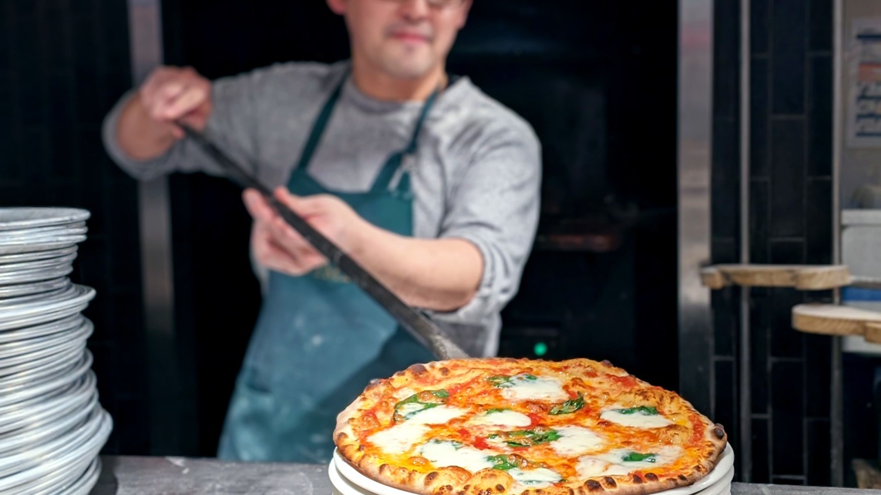 ピッツェリアドォーロ ローマで働く人の写真1枚目