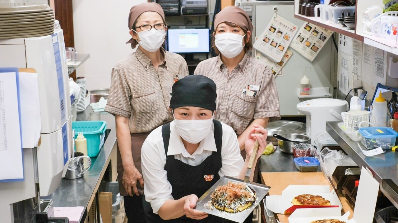 どんどん亭で働く人の写真1枚目