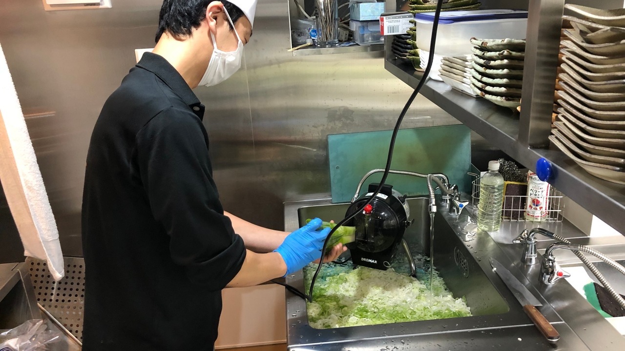 しんばし初藤で働く人の写真3枚目