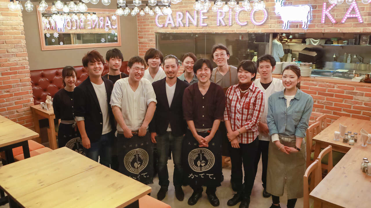 かててで働く人の写真1枚目