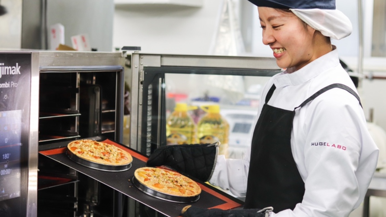 HUGE LABOで働く人の写真1枚目