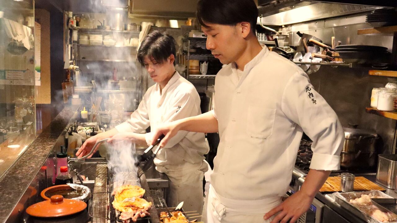 比内地鶏専門 比内亭で働く人の写真3枚目