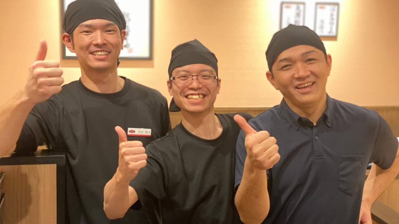 丸源ラーメンで働く人の写真1枚目