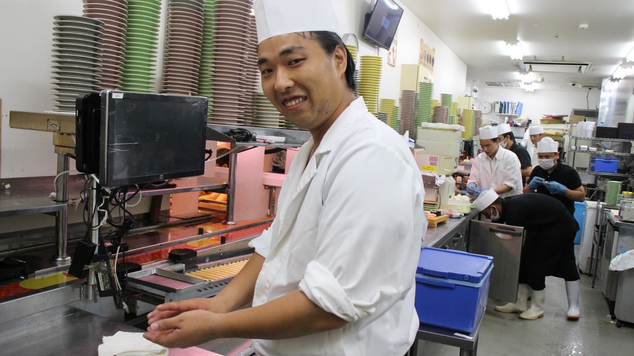 北陸富山回転寿司　PREMIUM海王で働く人の写真2枚目