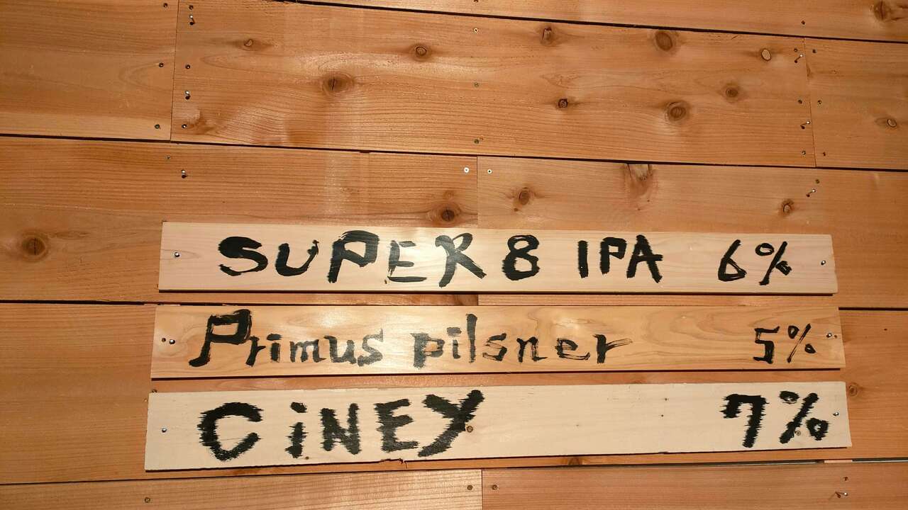 ルスツ酒場で働く人の写真1枚目