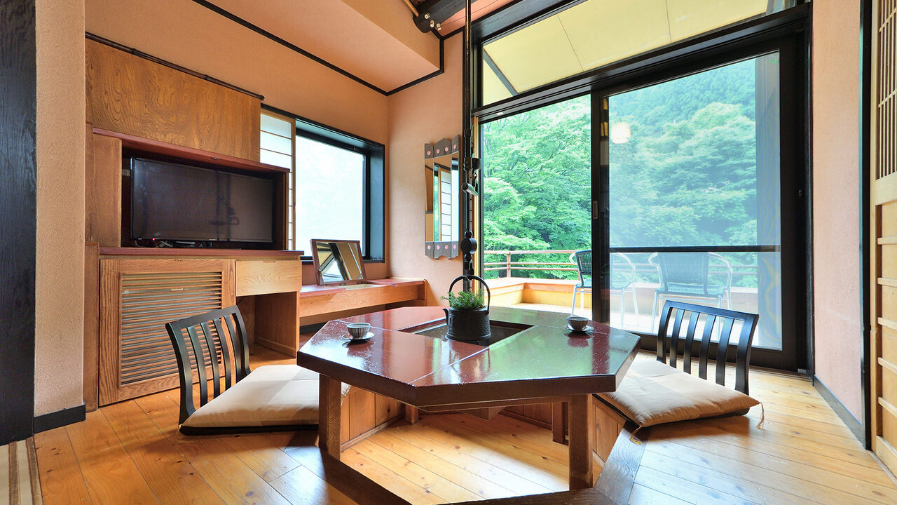 かやぶきの郷 薬師温泉 旅籠の事業内容の写真2枚目