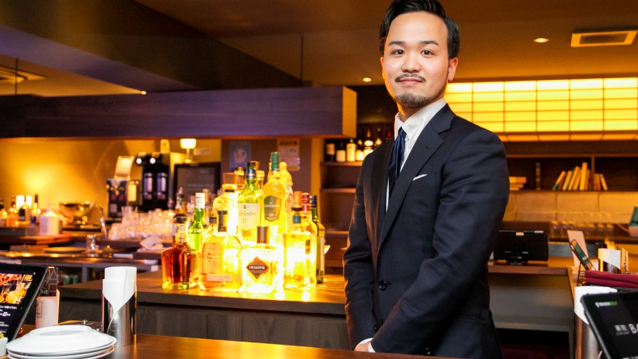 白金茶房で働く人の写真1枚目