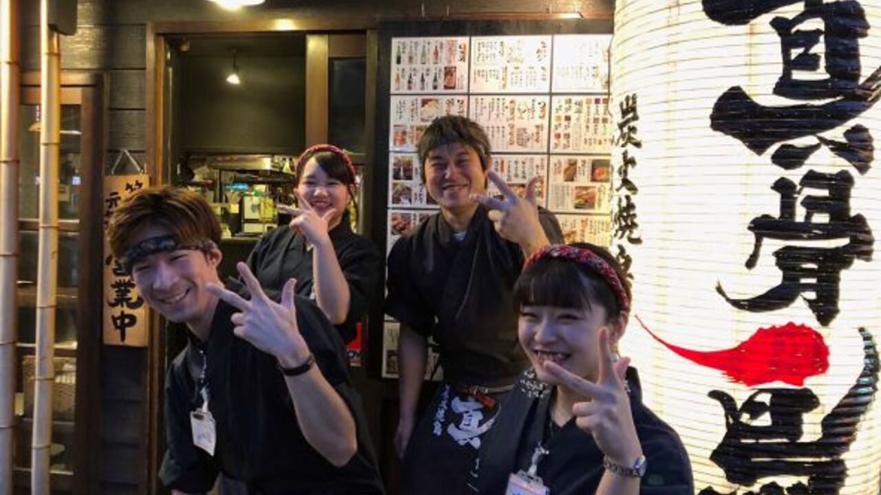 炭火焼鳥 真骨鳥で働く人の写真3枚目
