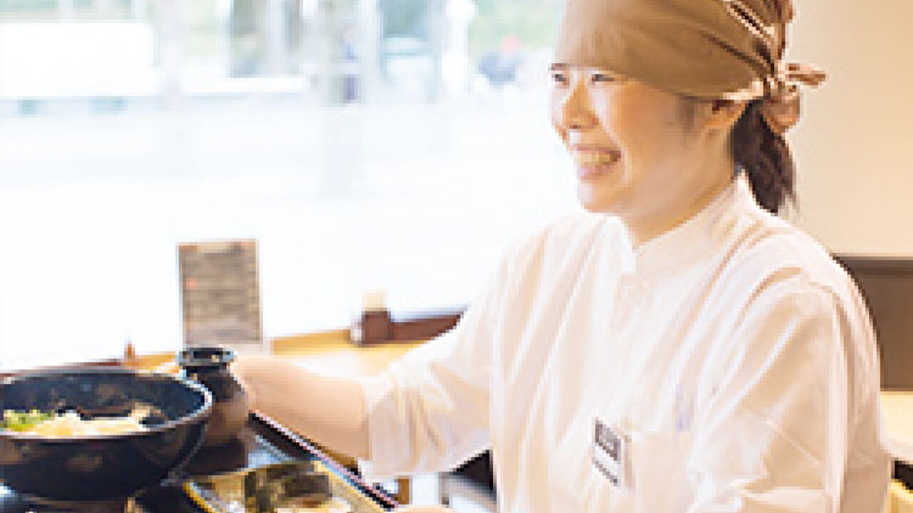 讃岐うどん般若林で働く人の写真1枚目