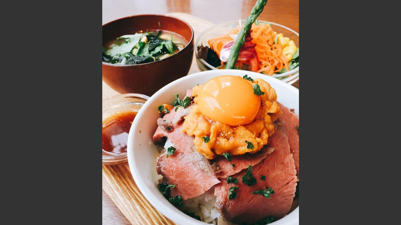 Cafe ぶいえいとの事業内容の写真1枚目