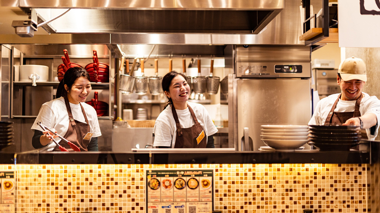麦と卵で働く人の写真1枚目