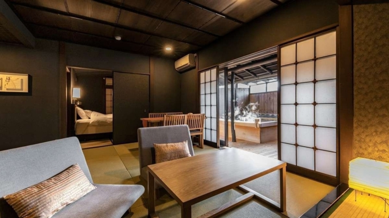 石のやで働く人の写真1枚目