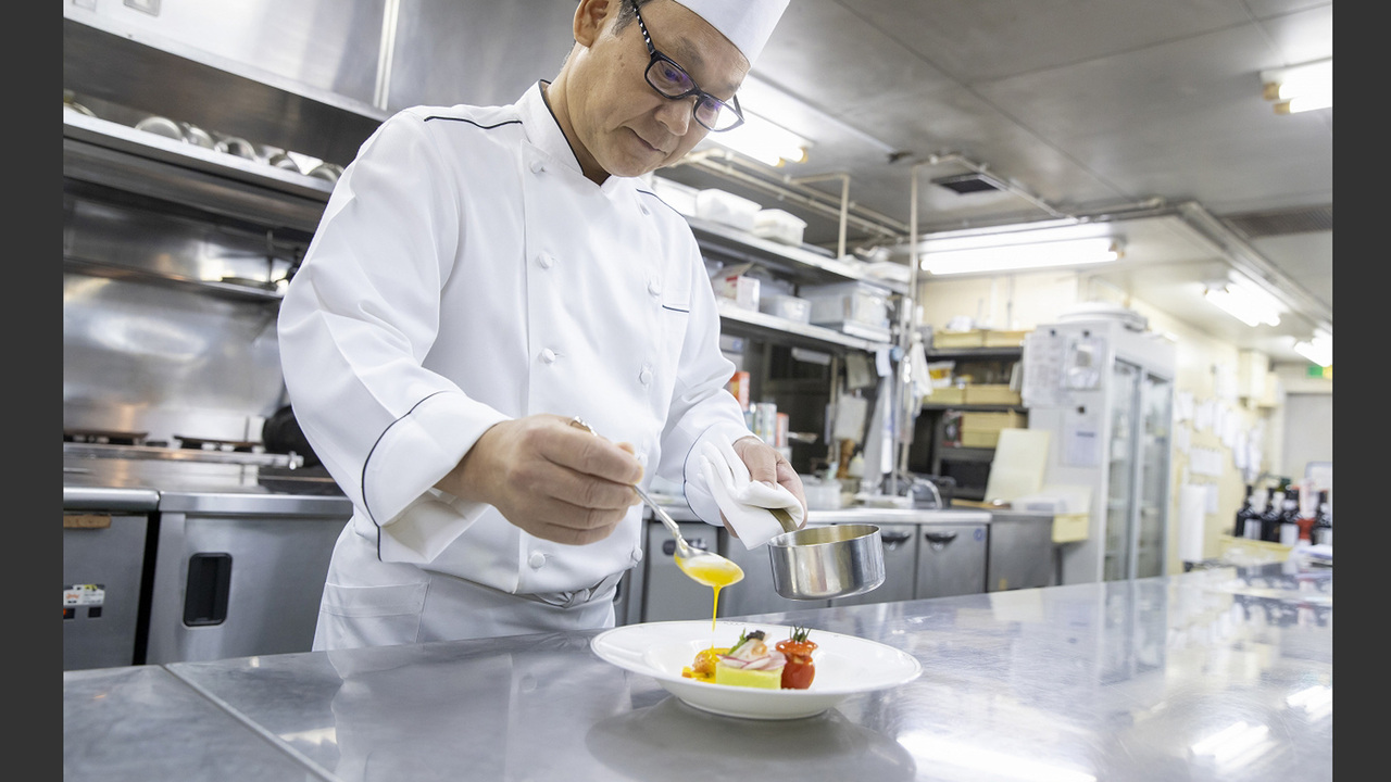 東京大神宮マツヤサロンで働く人の写真1枚目