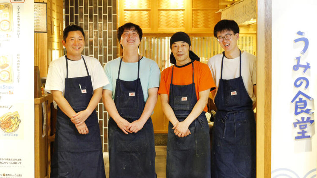 うみの食堂で働く人の写真1枚目