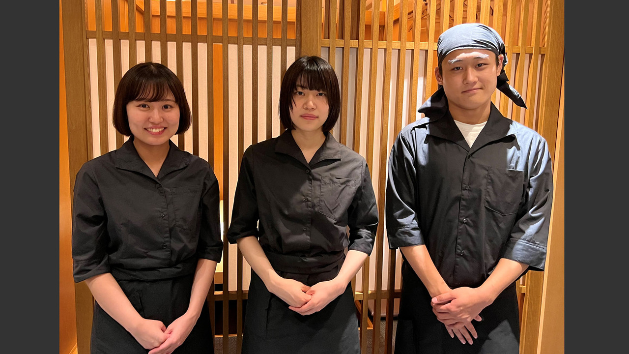 とらふぐ亭で働く人の写真1枚目