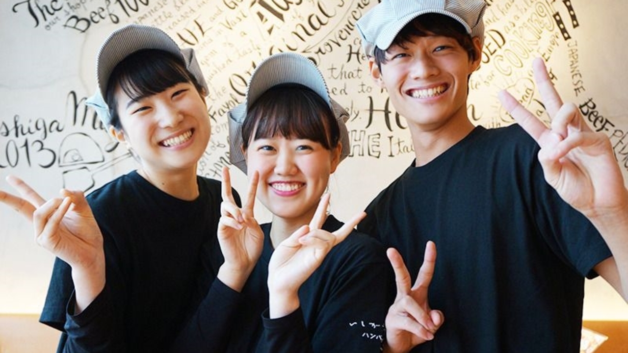 いしがまやハンバーグで働く人の写真1枚目