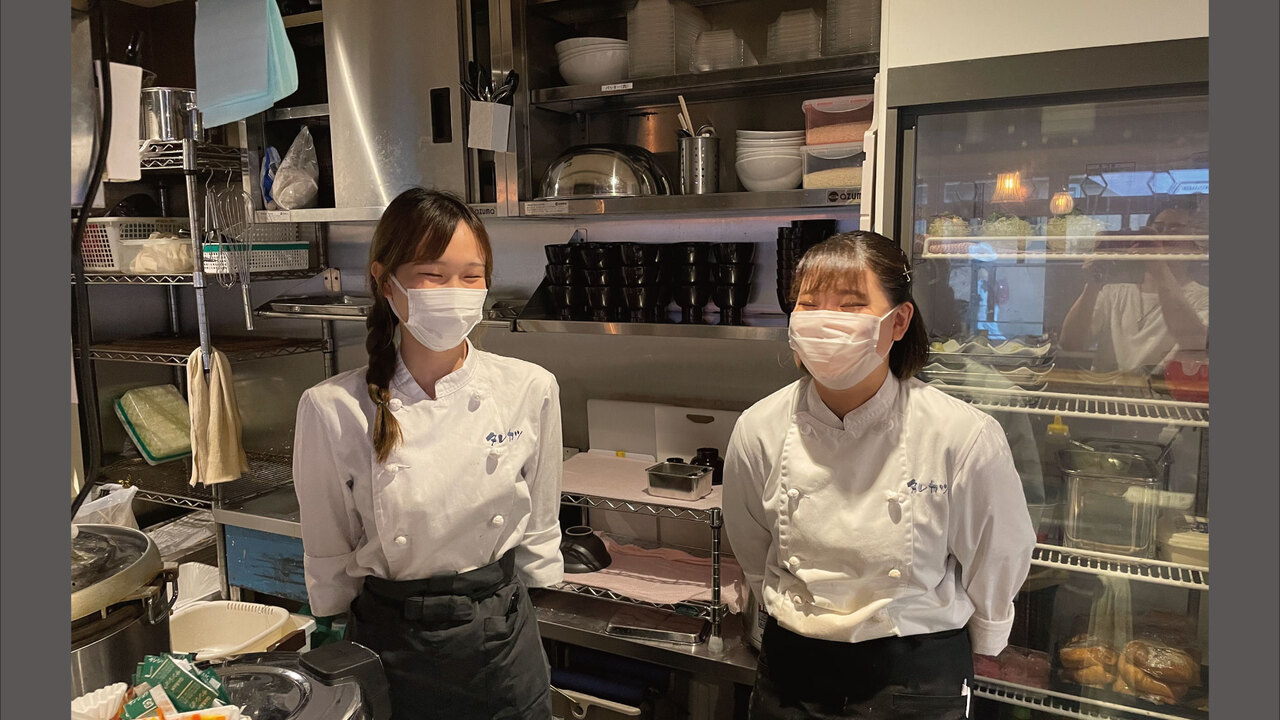 新潟カツ丼 タレカツで働く人の写真2枚目