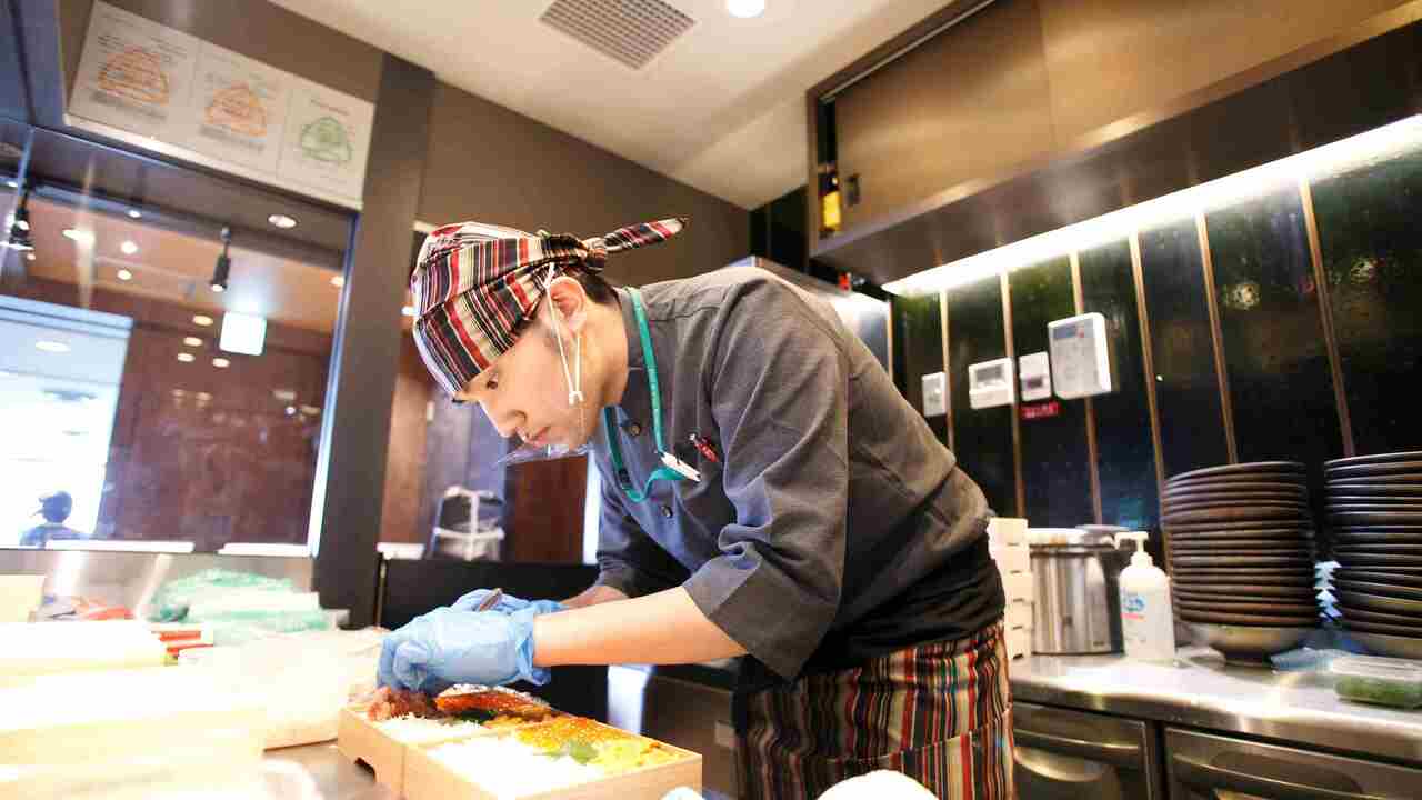 島の人で働く人の写真2枚目