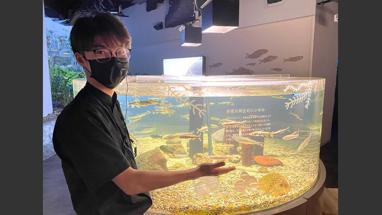 カワスイ 川崎水族館で働く人の写真2枚目